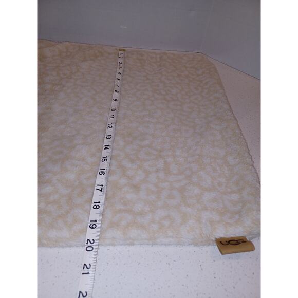 UGG Soft  Faux Fur Pillow Cover 20”x20” with zipper - Picture 5 of 6